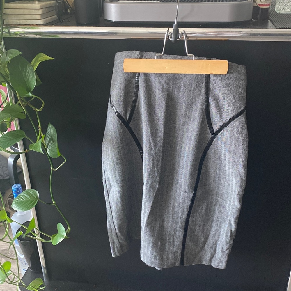 Knees length skirt